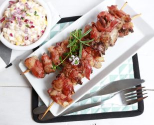 Baconbe tekert zöldfűszeres csirkemáj