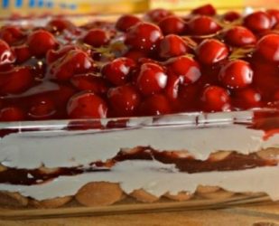 Cseresznyés meggyes babapiskótás krémes