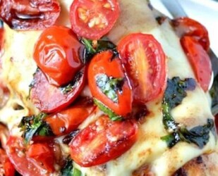 Mozzarellás paradicsomos csirkemell